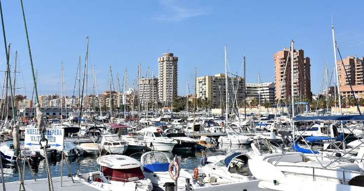 Ocho heridos, tres de ellos graves, tras la explosión de un barco en el puerto deportivo de Fuengirola