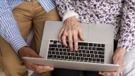 Adultos mayores ante ciberfraudes: seis formas en que los estafadores los acechan