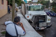 Camión de carga pierde frenos y chofer evita accidente mayor