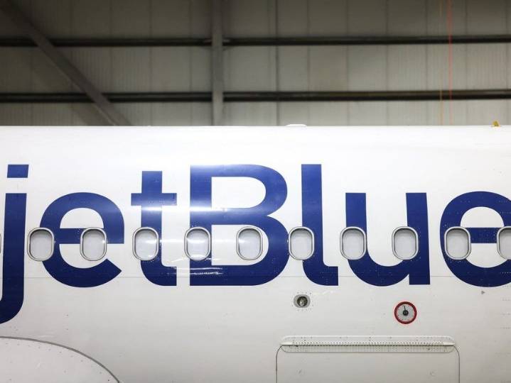 JetBlue passengers hospitalized after emergency landing in Florida