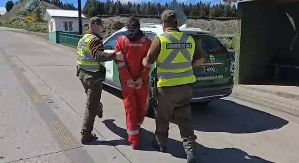 Control vehicular: Carabineros detiene a sujeto con arma, municiones y droga