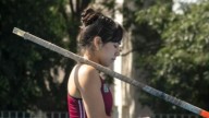 Destaca la atleta saltillense Regina López en salto con garrocha