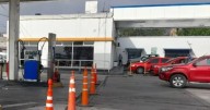Bajó al baño en una estación de servicio y le robaron $90 millones del auto
