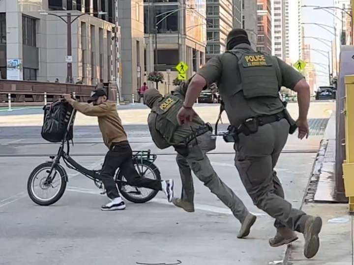 Man on e-bike taunts, evades border agents on Chicago immigration op