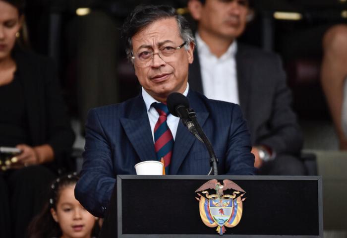 Petro ordenó suspender apoyo de las FF.MM a operaciones con misiles