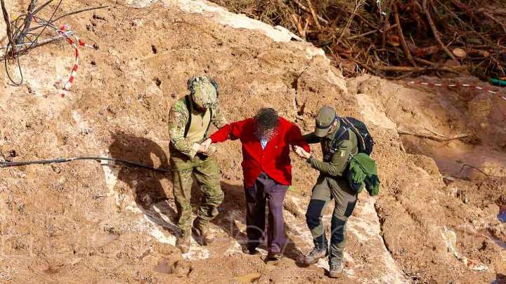 Robles reconoce el trabajo del MOE en Letur tras la DANA: «Donde hay un militar español, hay una persona que ayuda»