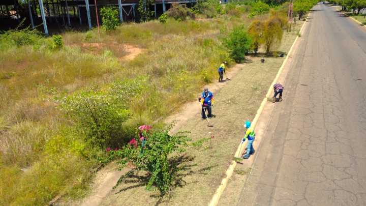 Continúa plan de limpieza en la avenida Norte Sur 6 de Caroní