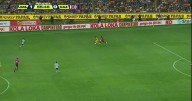 ¡Mier se transforma en Higuita! Jugada loca en el Tigres vs Cruz Azul