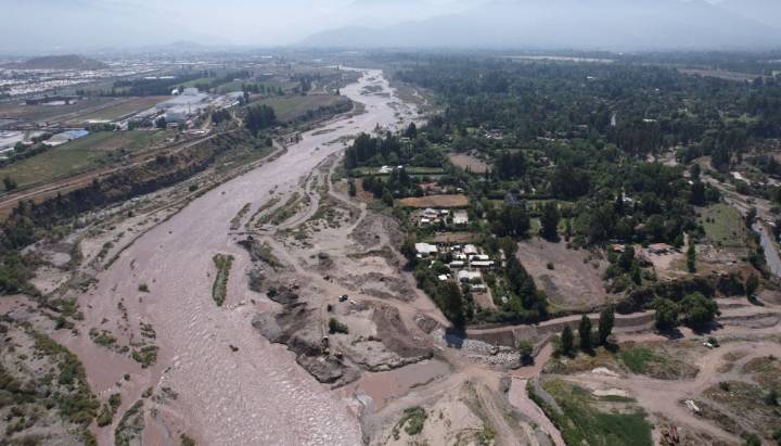 "Escasez hídrica es la normalidad": alertan baja acumulación de nieve y 6% menos caudal del río Maipo