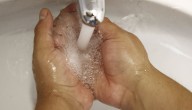 Obras Públicas dice que agua potable para consumo humano "está asegurado hasta marzo de 2026"