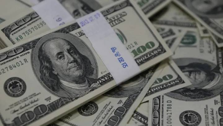 Peso pierde atento a tensiones comerciales EU