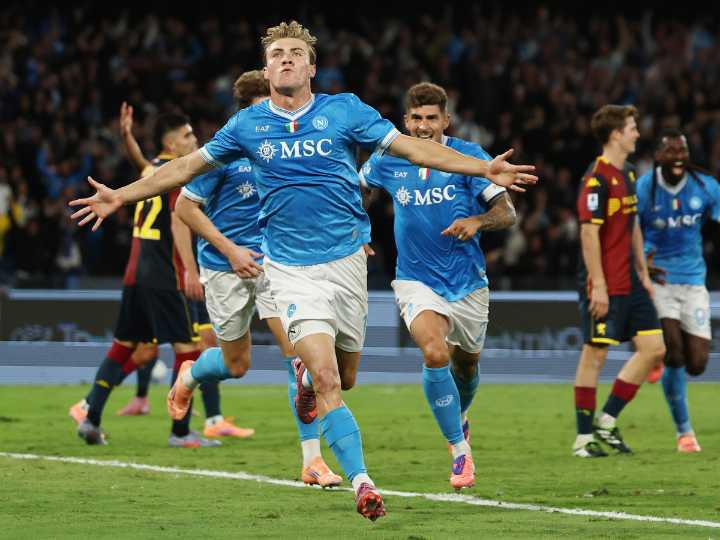 Roma y Napoli se mantienen en lo alto de la Serie A