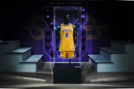 La primera camiseta número 24 de Kobe Bryant con los Lakers se vende por 889 mil dólares
