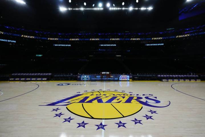 NBA-'Championship or bust': Lakers fans brimming with belief at season opener