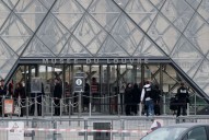 Paris' Louvre Museum closes after robbers flee with jewellery: Report