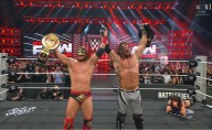 WWE: El mexicano Dragon Lee conquista el Campeonato Mundial de Parejas junto a AJ Styles