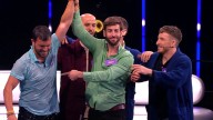 El insólito final de los bomberos de Mata-fuegos… ¡con Juanra Bonet a punto de recibir el pelotazo!