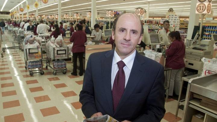 Market Basket fired CEO Demoulas demands old job back