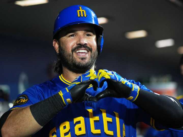 Eugenio Suárez ganó el Premio Luis Aparicio 2025