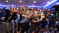 Dean Huijsen, uno más en la fiesta del vestuario del Málaga CF