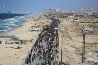 Palestinians in Gaza March North Again, Returning to Homes Turned to Rubble