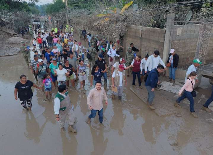 Evalúa Sheinbaum desde Tampico el crecimiento del río Pánuco