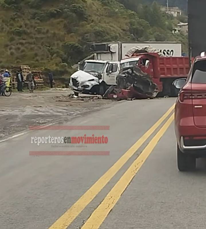 CAMIÓN CHOCÓ CONTRA TORTON EN LA CARRETERA TOLUCA