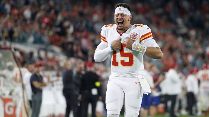Chiefs’ Patrick Mahomes pulls off wild trick play with Xavier Worthy