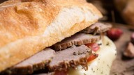 Receta fácil de peceto para sandwichitos: tierna, sabrosa y mucho más económica que el catering