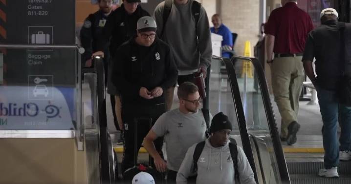 Travelers voice shutdown fears as Eppley Airfield gears up for fall break crowds