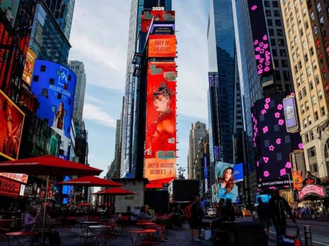 Taylor Swift’s ‘Life of a Showgirl’ storms UK charts, sets new records
