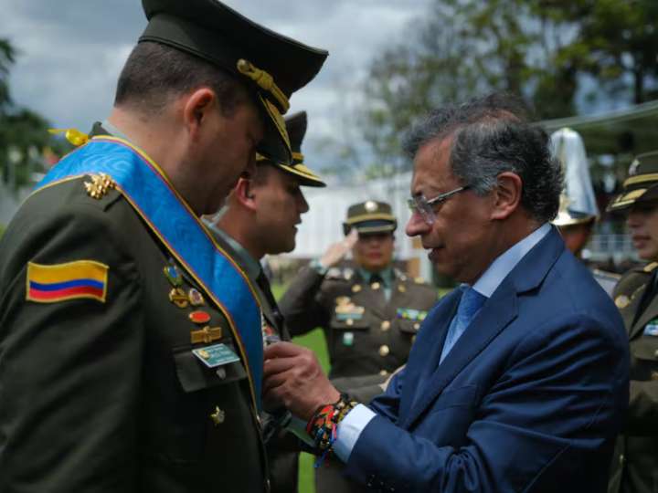 El general Rincón se posesiona como nuevo director de la Policía