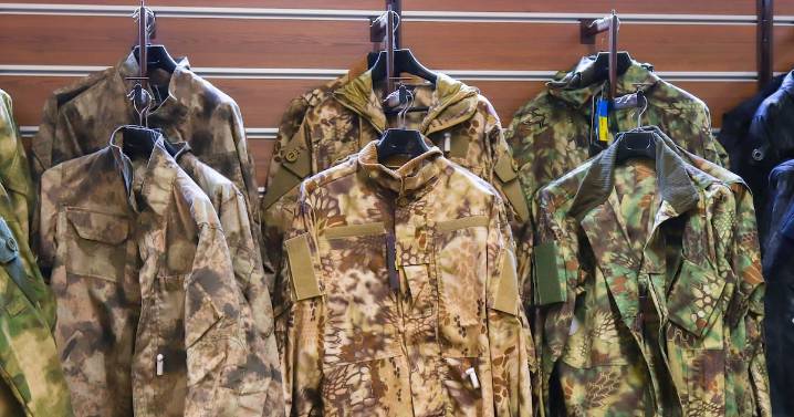 Falsificación de uniformes de seguridad podría castigarse con hasta 15 años de cárcel, propone legislador