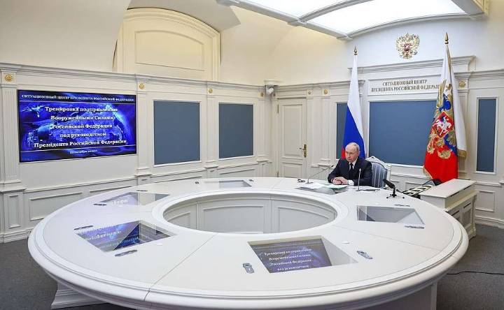 Presidente Putin supervisó ejercicio de las fuerzas nucleares estratégicas