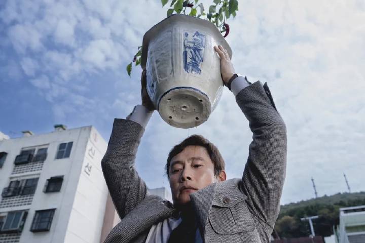 No Other Choice review: Is Park Chan-wook satire a new Parasite?