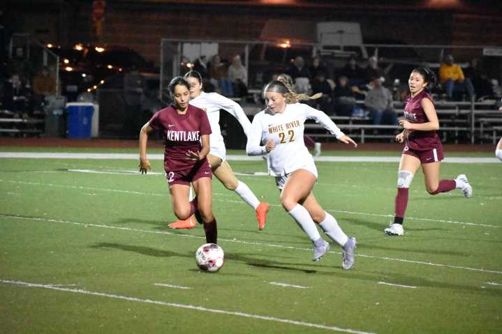 White River clinches NPSL title in win over Kentlake