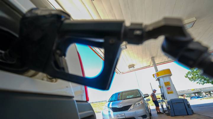 U.S. consumers may pay more at the pump after sanctions on Russian oil companies