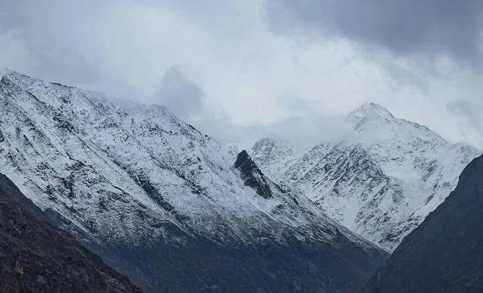 Kashmir’s higher reaches receive season’s first snowfall