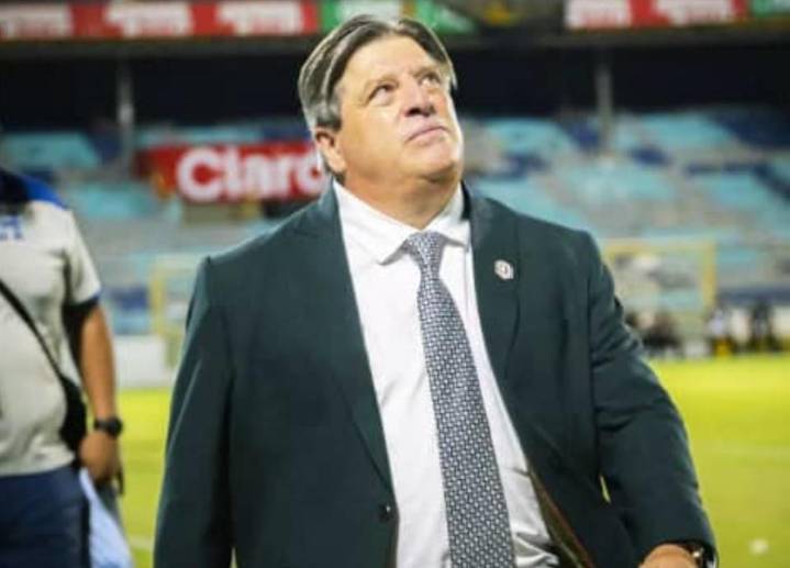 Sigue Piojo Herrera sin ganar con Costa Rica