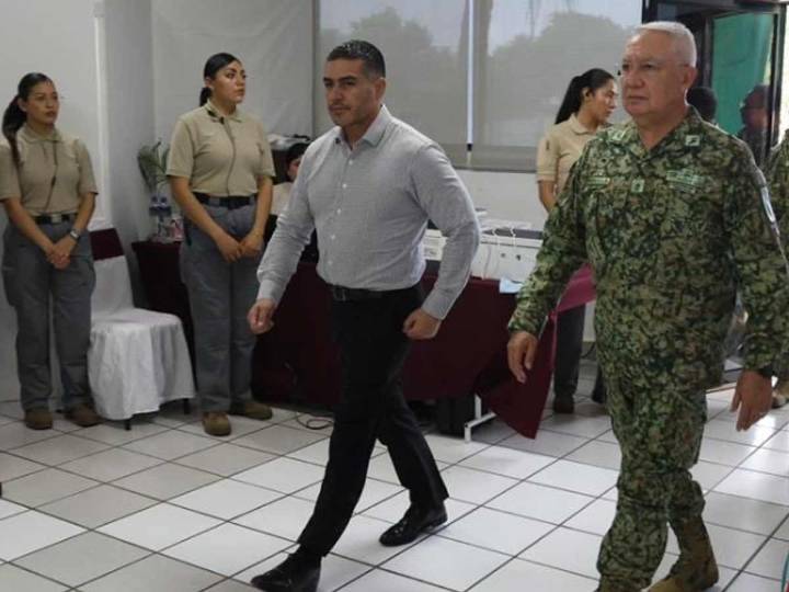 García Harfuch y titular del Ejército se reúnen en Michoacán para atender extorsiones a productores de limón