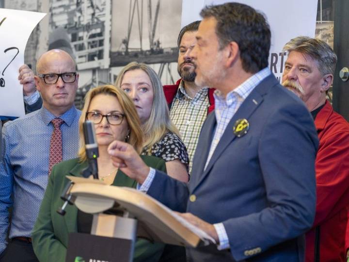 'Topple the government': Unions mobilize to battle the UCP