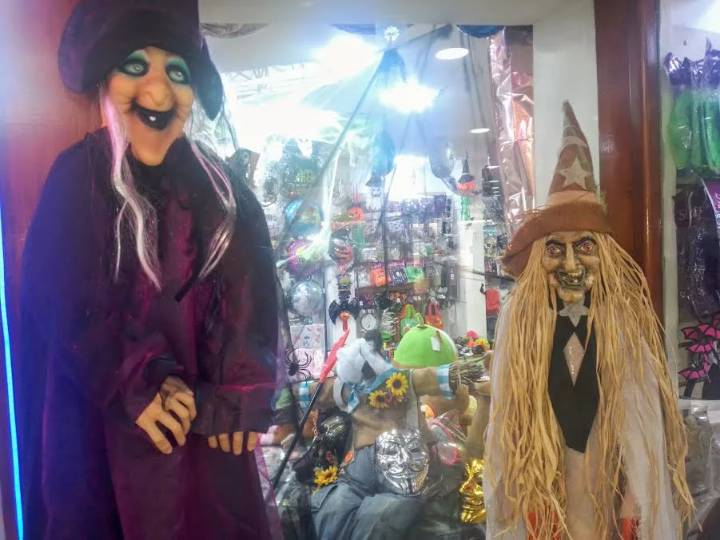 Precios de accesorios para celebración Halloween varían en comercios del norte de Valencia