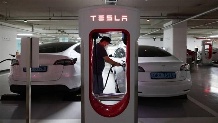 Tesla debería centrarse en su negocio de vehículos eléctricos, dice Ross Gerber