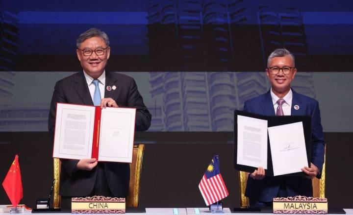 In a move to counter US tariffs, China and ASEAN sign upgraded free trade pact