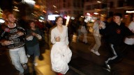 La aparición sorpresa de Rosalía en Madrid podría acabar 'Malamente': Cibeles estudia si tenía permiso para proyectar su disco en Callao