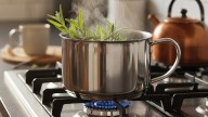 Hervir hojas de lavanda en casa: para qué sirve y por qué recomiendan hacerlo