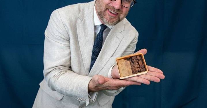 Long-forgotten Queen Elizabeth II items auctioned in Midlands