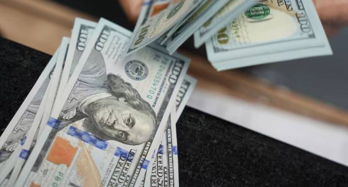 Salario mínimo sube en Florida, pero sigue por debajo del de Nueva York y California