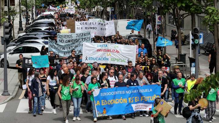 La educación pública no se vende, se defiende