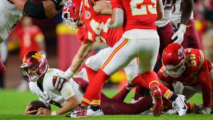 Chiefs dominate Commanders 28-7, their 9th straight in the series